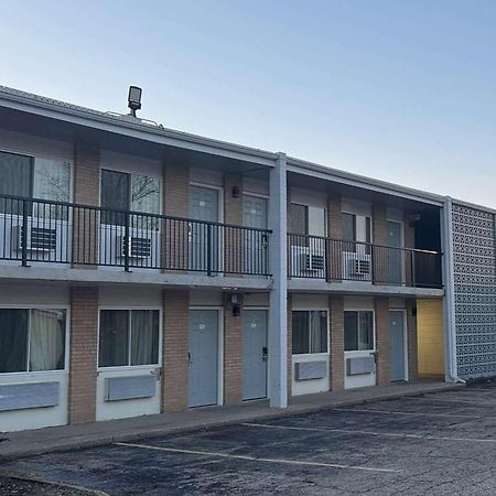 Super 8 By Wyndham Rockford South Hotel Exterior photo